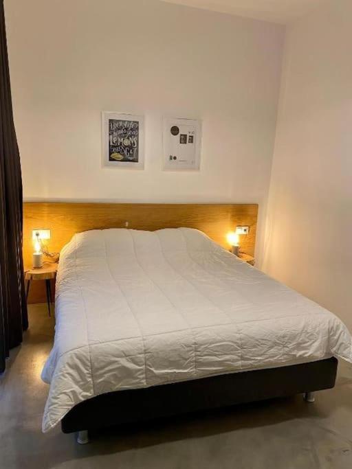 A Place 4U No10 - Garden-Level Getaway 2 Bedroom 2 Bathroom Apartment With Yard Athena Bagian luar foto