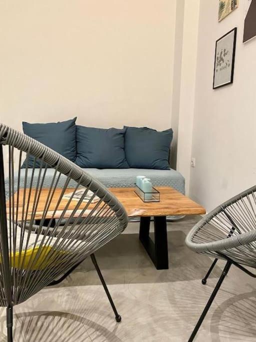 A Place 4U No10 - Garden-Level Getaway 2 Bedroom 2 Bathroom Apartment With Yard Athena Bagian luar foto