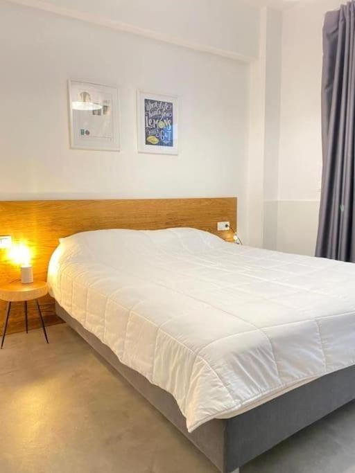 A Place 4U No10 - Garden-Level Getaway 2 Bedroom 2 Bathroom Apartment With Yard Athena Bagian luar foto